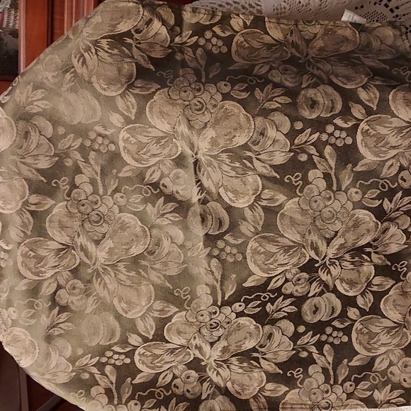 Nwot 8 Fruit design napkins 53% Cotton, 47% Polyester - Picture 2 of 3